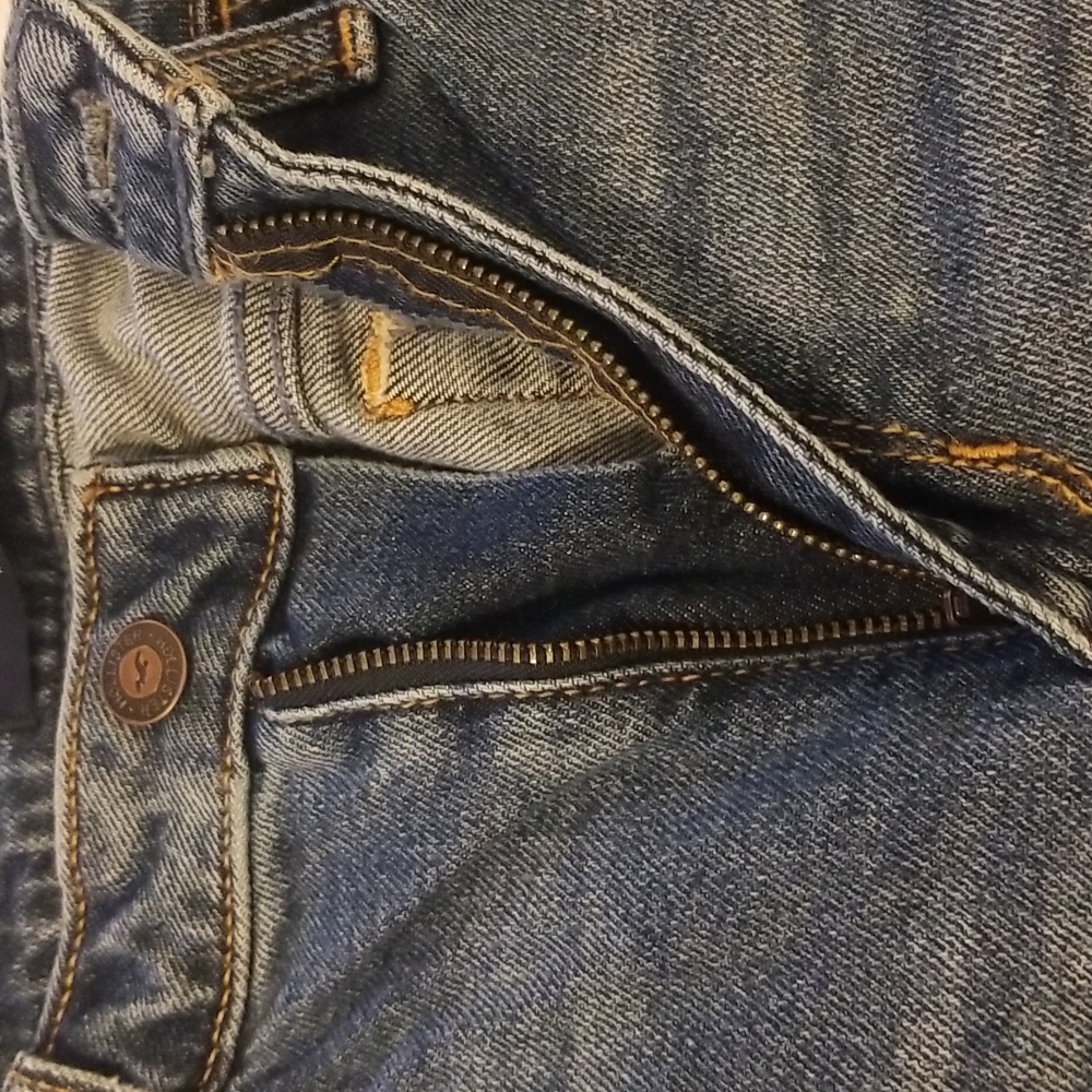 HOLLISTER ULTRA HIGH RISE MOM JEANS - Picture 3 of 3